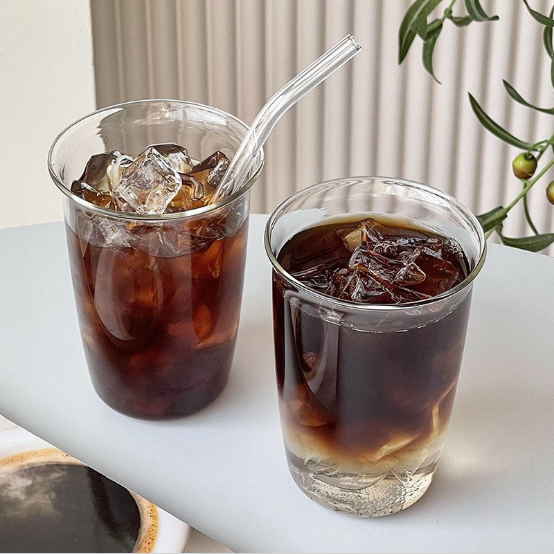 Teksturen til glassvannskoppen