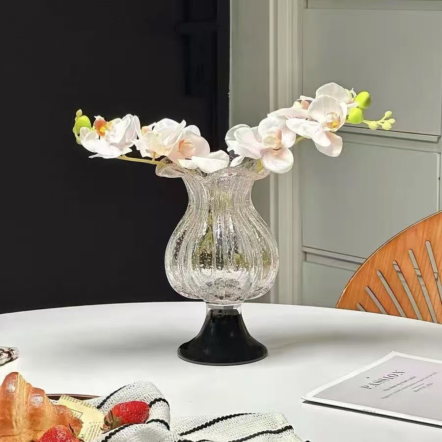 Ulike merkelig formede glassvaser