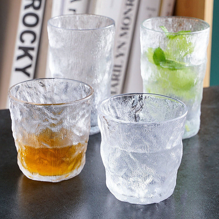 Glasskopp i japansk stil, husholdningsbrekopp, vannkopp med hamret tekstur.