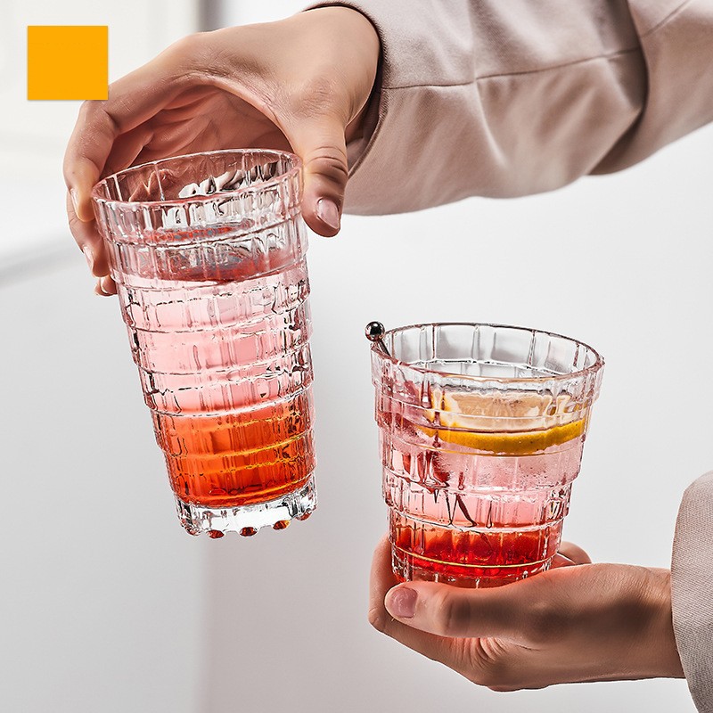 Juicekopp i rotting-rutet glass