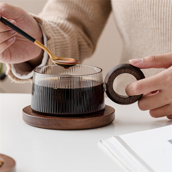 Vertikalt mønster kaffekopp i glass