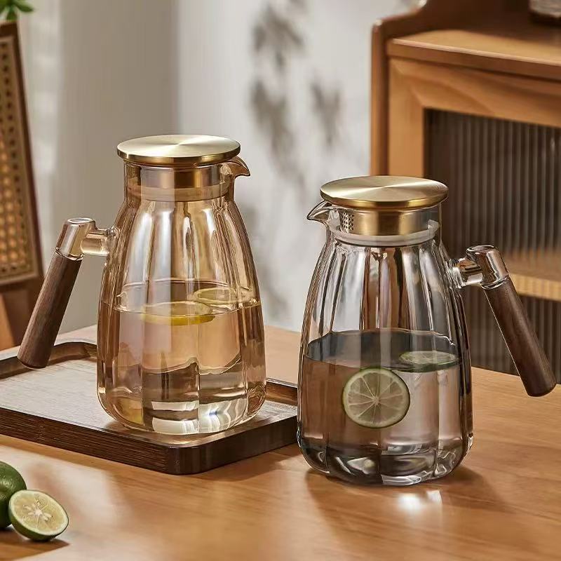 Vannkanne til gresskar med valnøtthåndtak